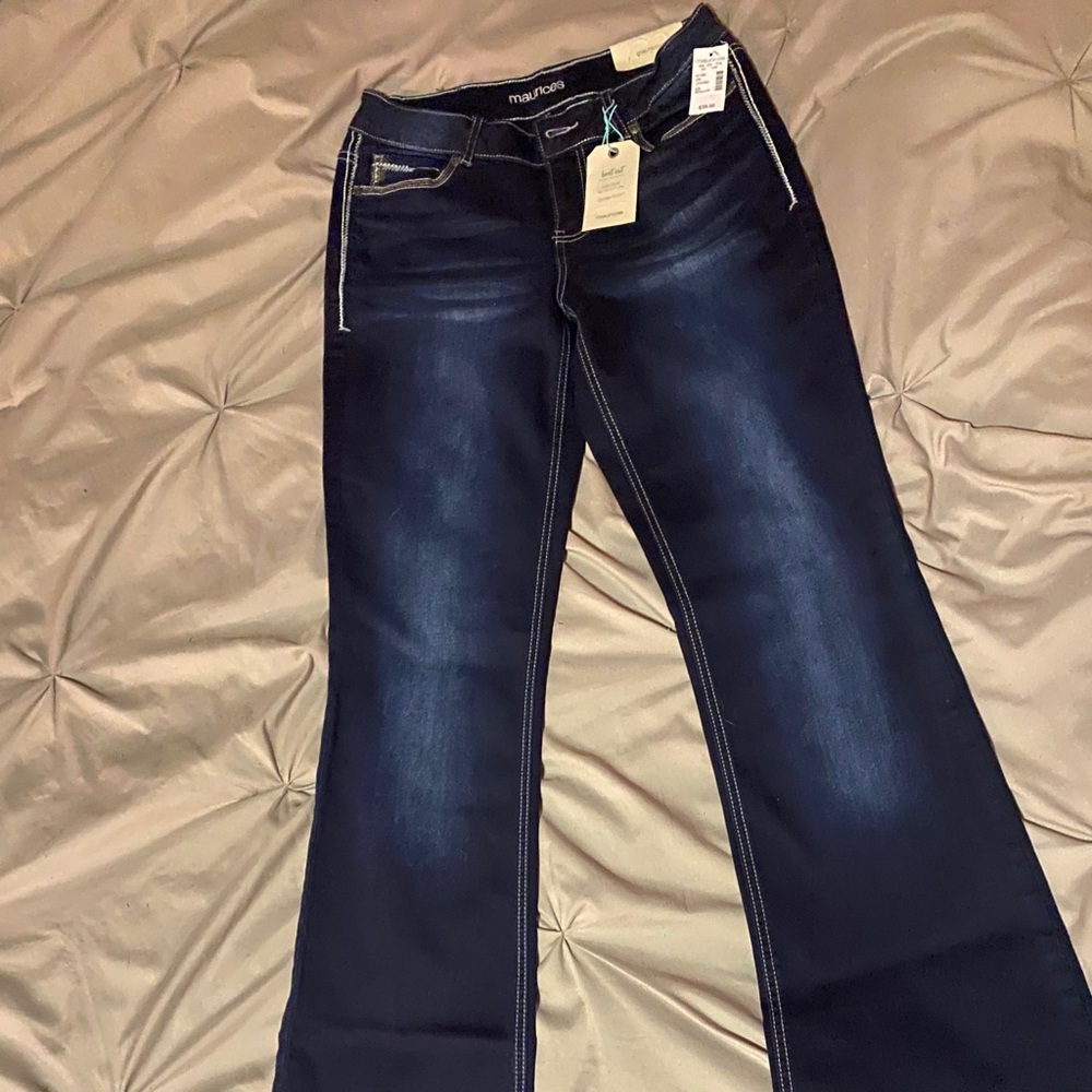 NWT Maurices women’s jeans w/detailed stitching